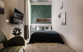 Elegant Duplex Near City Greenery